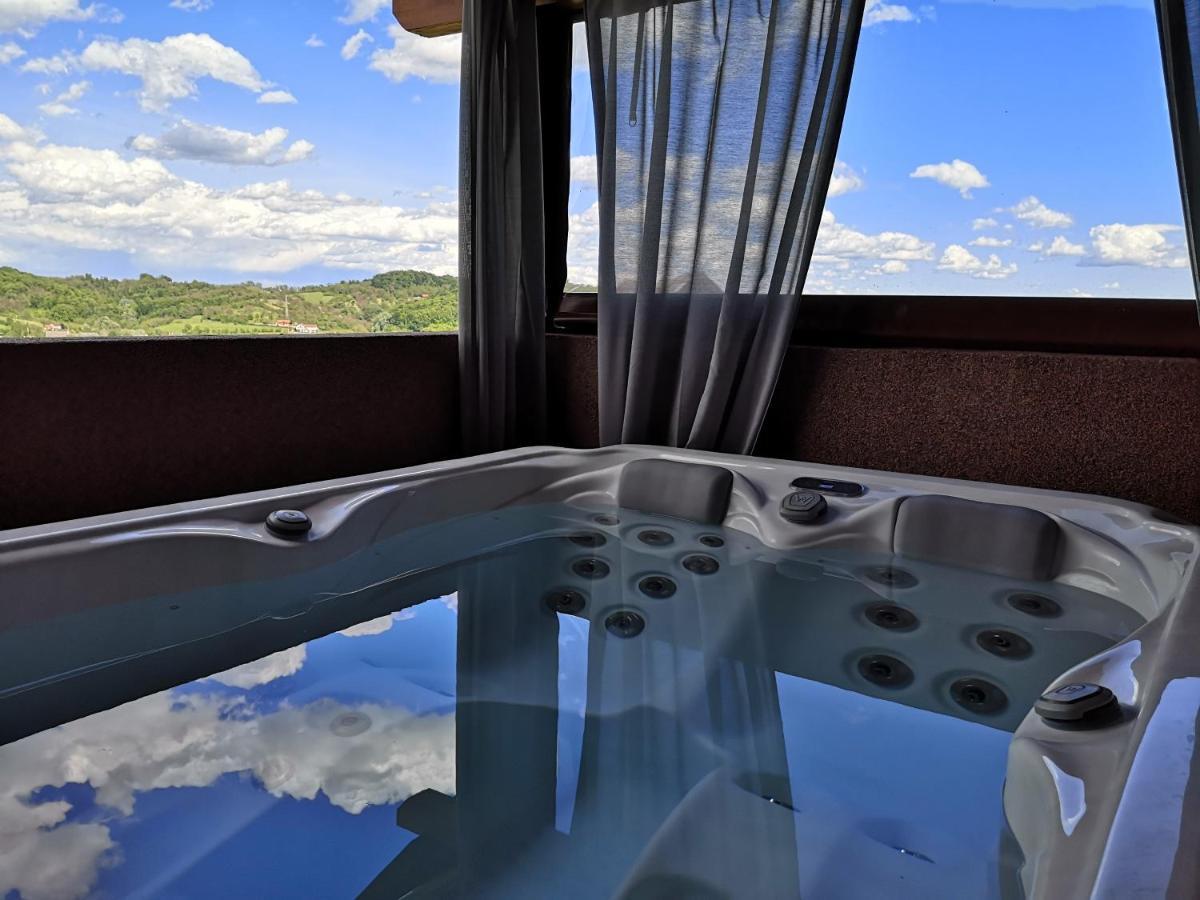 Viksa With Jacuzzi Apartment