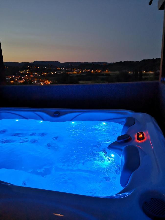 Apartment Viksa With Jacuzzi Zagreb