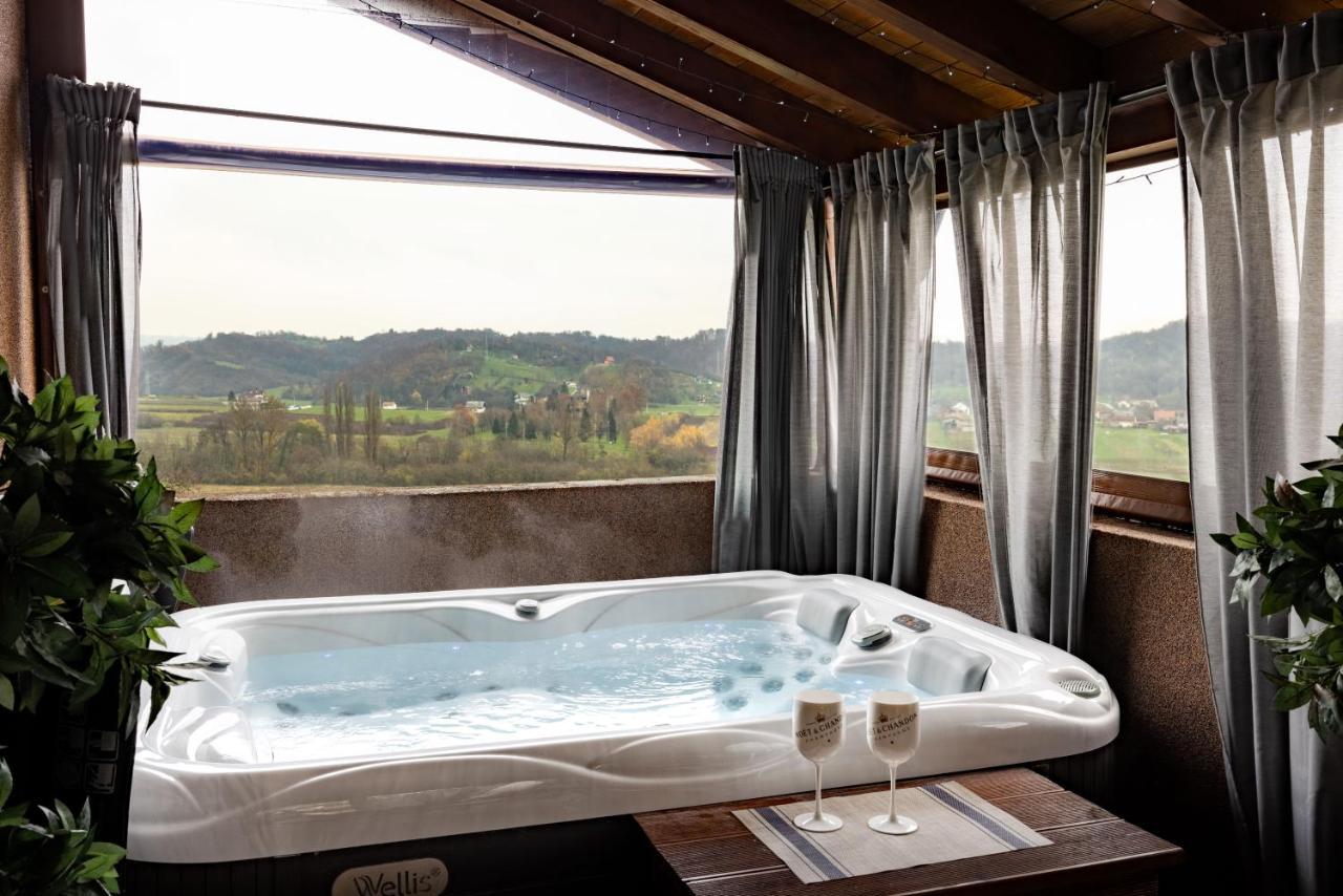 Viksa With Jacuzzi Apartment